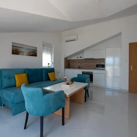 Apartment Tomi *