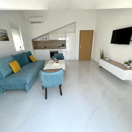 Apartment Tomi Trogir