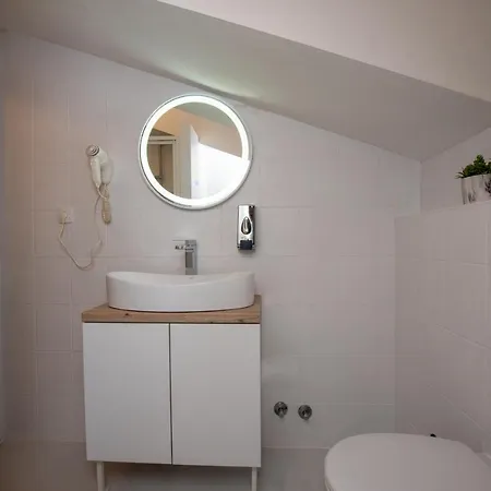 Tomi Apartment