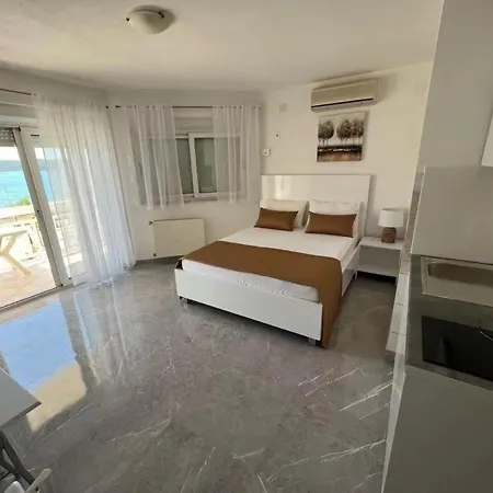 Apartment Tomi *